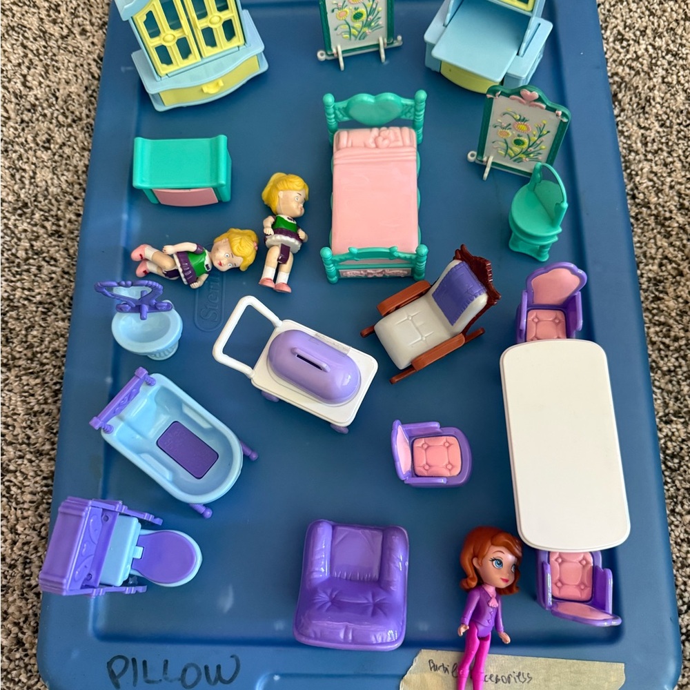 Source Unknown Dollhouse Furniture Set with Dolls - Multicolor
